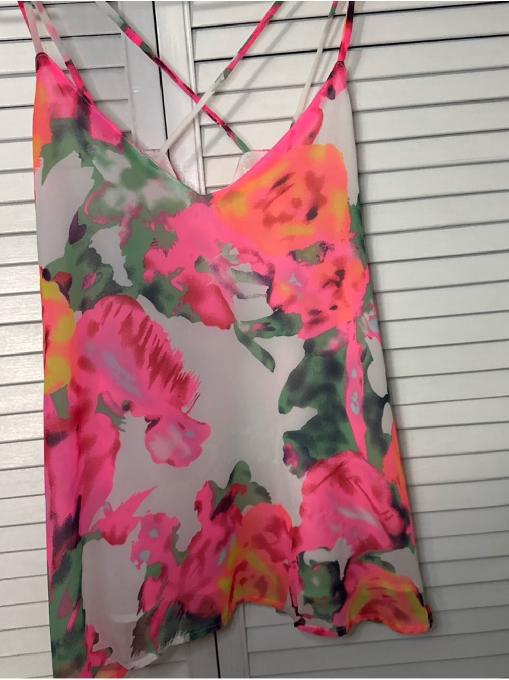 Flowy bright tank